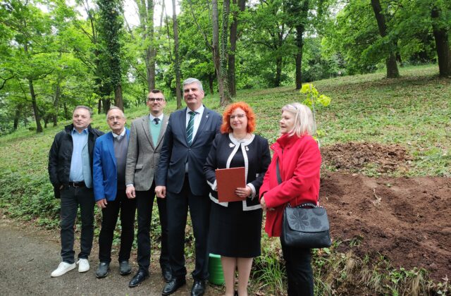 Do Aleje významných osobností v košickej botanickej záhrade pribudol ďalší strom