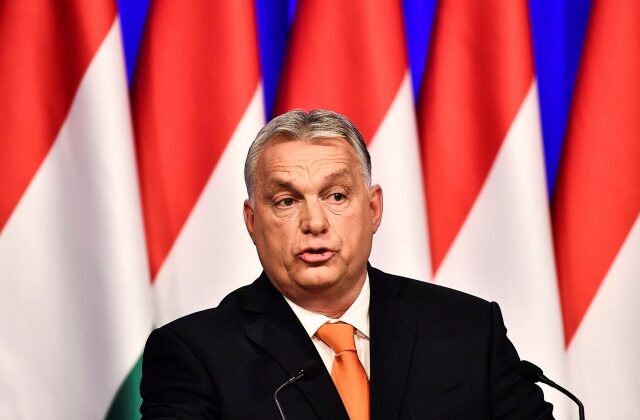 Maďarská polícia vyšetruje firmy napojené na Orbána pre podozrenie z korupcie