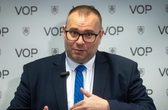 Ľudskoprávna koalícia sa zastala ombudsmana Dobrovodského a jeho kolegov čeliacich vyhrážkam