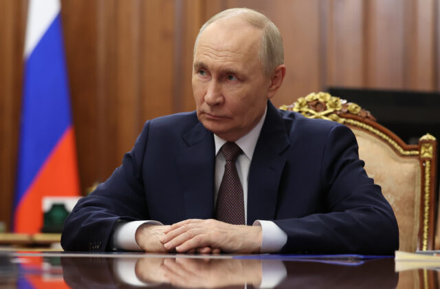 Moskva vyzvala všetkých cudzincov vrátane diplomatov