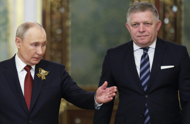 Putin prijal Fica v Kremli počas osláv Dňa víťazstva. Ocenil