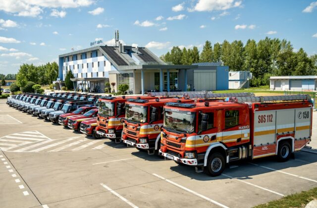 Ministerstvo vnútra odovzdalo hasičom a policajtom novú techniku na plnenie úloh v teréne