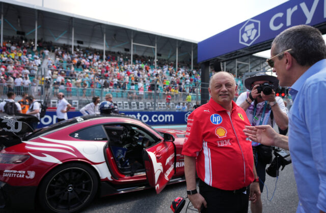 Vasseura z Ferrari v sobotu hospitalizovali