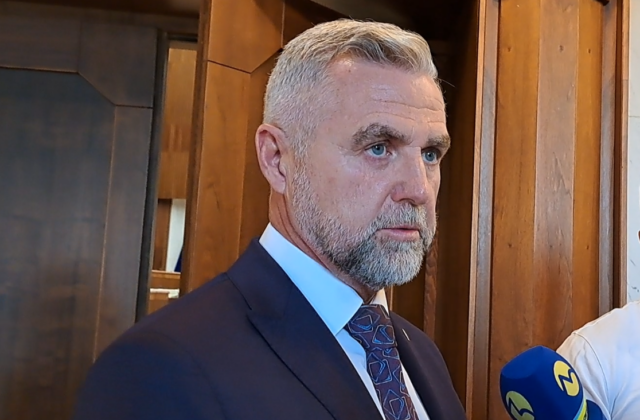 Opozícii sa nepodarilo odvolať ani Tibora Gašpara