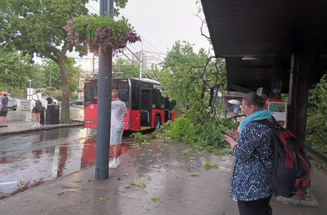 Búrka v Bratislave napáchala rozsiahle škody