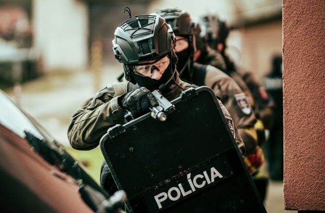 Parlament schválil zmeny v sociálnom zabezpečení vojakov a policajtov
