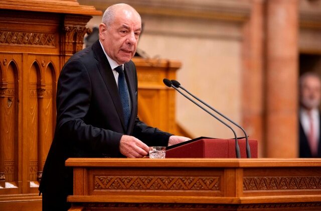 Maďarský prezident Sulyok odmietol výzvy na odstúpenie
