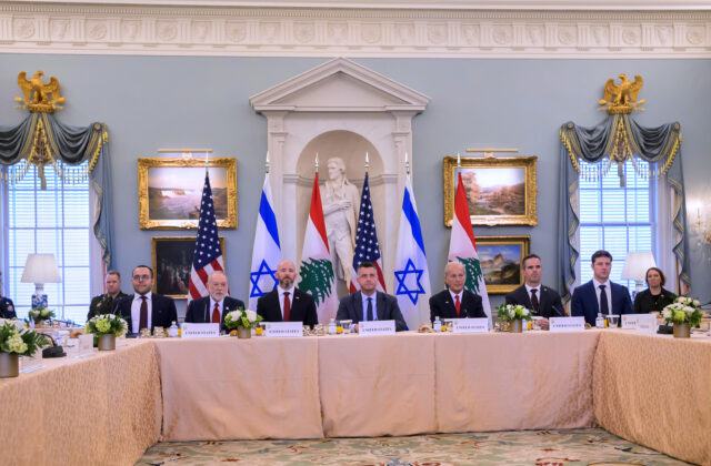 Izrael a Libanon začali nové rokovania napriek pokračujúcim útokom