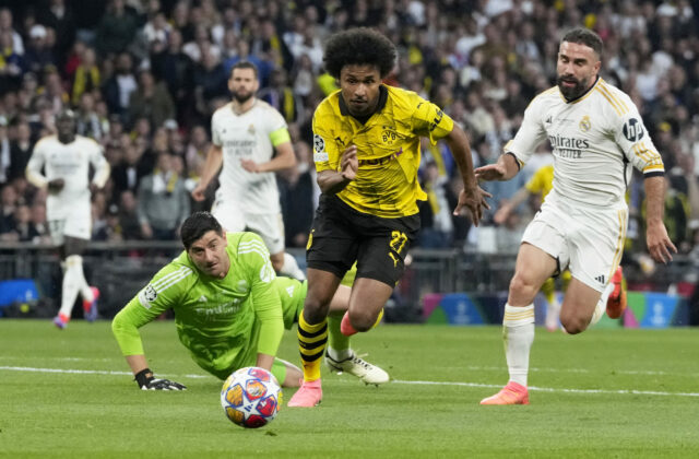 FC Barcelona doplnil ofenzívu príchodom Adeyemiho z Borussie Dortmund