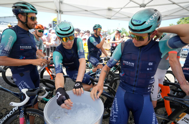 Časy solených rýb či kapustných listov sú preč. Klimatická kríza núti Tour de France meniť prístup k horúčavám