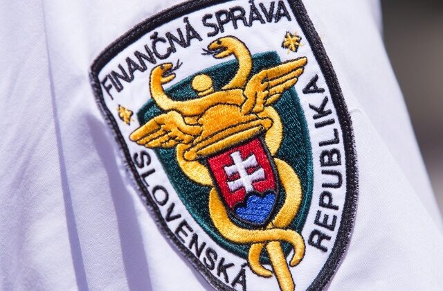 Finančná správa zaistila pri medzinárodnej akcii viac ako 11-tisíc litrov nelegálneho alkoholu