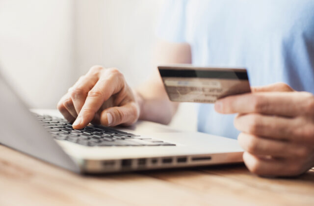 Aj nákup cez sociálne siete môže podliehať rovnakým pravidlám ako e-shop. Rozhodujú dve dôležité podmienky