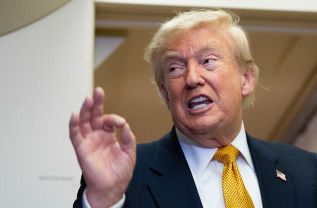 Trump spojil kanadské požiare s clami