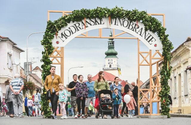 Modranské vinobranie opäť ovládne centrum mesta. Čakajú vás víno