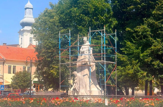 Pomník Františky Andrássyovej v centre Rožňavy odborne vyčistia a kultúrnej pamiatke vrátia zašlý lesk