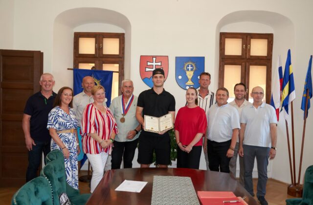 Obec Budimír má historicky prvého čestného občana