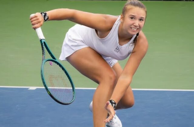 Ľutovová vyhrala turnaj v Memphise vo veku 16 rokov a 175 dní. Mladšia bola pri debute len jedna hráčka