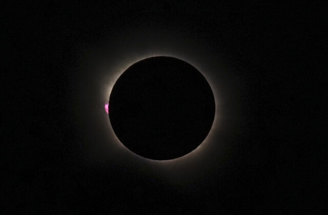 Top foto dňa (13. august 2026): Zatmenie Slnka