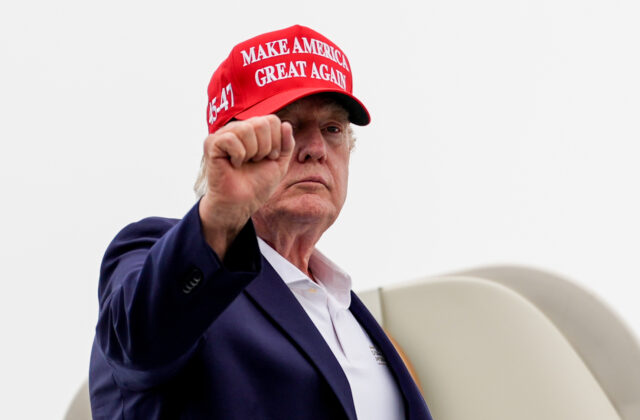 Trump pohrozil Ománu vybombardovaním