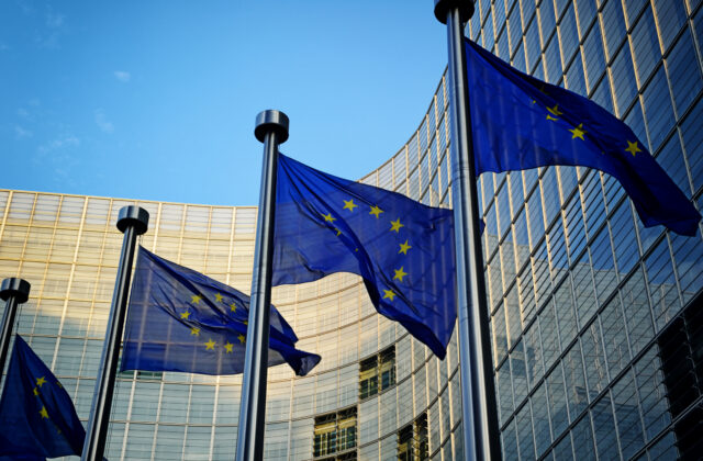 EÚ zaviedla nové povinnosti pri obaloch. Jednu z nich Komisia už predtým navrhla pozastaviť do roku 2035