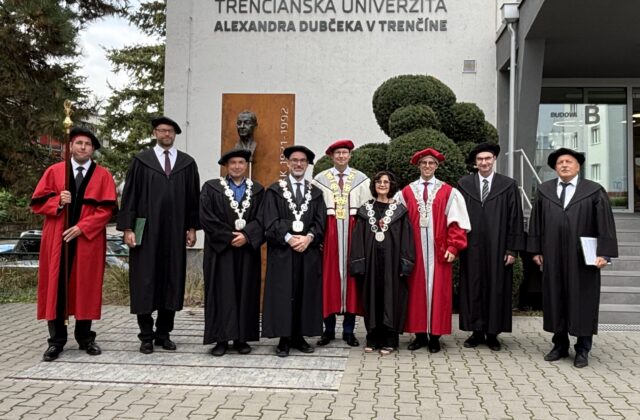 Na Trenčianskej univerzite udelili titul doctor honoris causa dvom významným vedcom