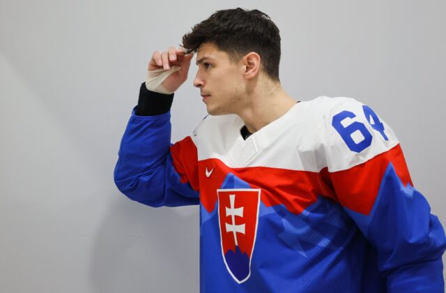 Slovenský obranca Koch v Česku zasiahol súpera do hlavy