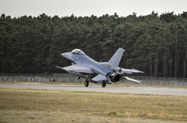 Obranné výdavky na rok 2027 sú vo výške 2,20 percenta HDP, ich súčasťou bude aj obstaranie ďalších štyroch lietadiel F-16