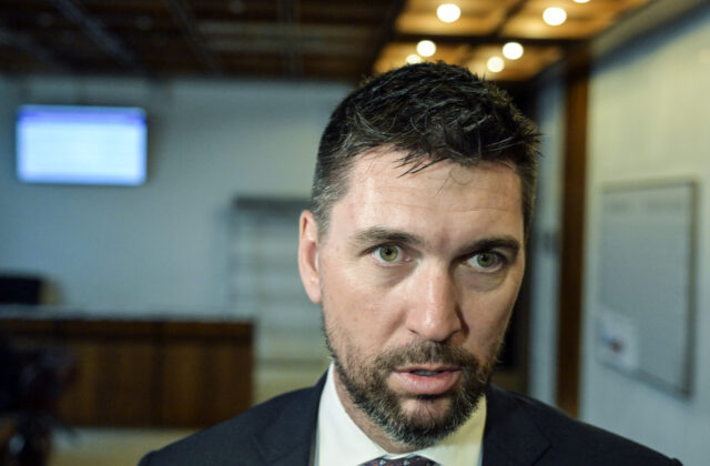 Takáč: Otázka rušenia ministerstiev momentálne nie je na stole