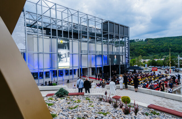 Viac ako 11-tisíc návštevníkov za mesiac. Zrekonštruované Warholovo múzeum prekonáva očakávania
