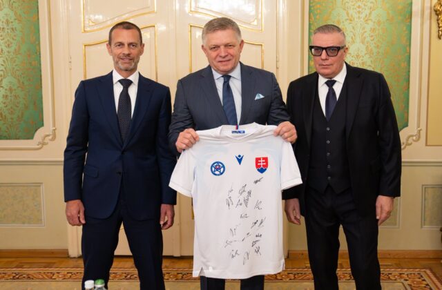 Premiér Fico prijal prezidentov UEFA aj SFZ