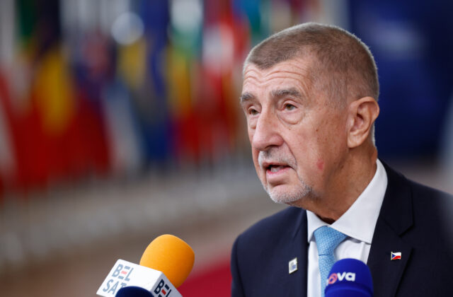 Tisíce ľudí zaplnili centrum Prahy na obranu nezávislosti televízie a rozhlasu