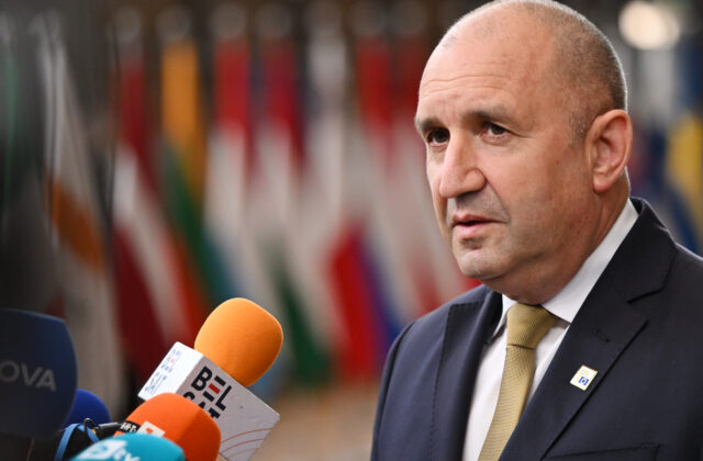 Frederiksenová kritizovala dohodu USA s Ruskom o nafte, bulharský premiér ju však podporil