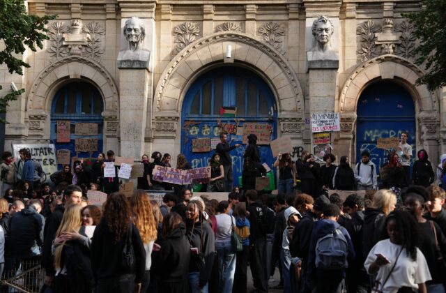 Stredoškolské protesty vo Francúzsku nepoľavujú