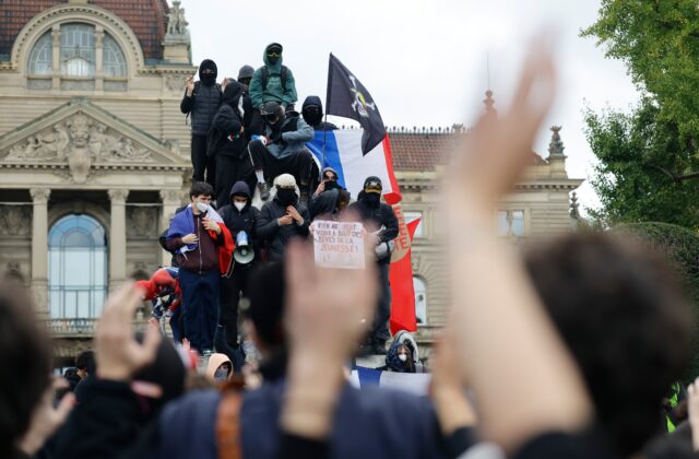 Francúzska polícia použila proti demonštrantom slzotvorný plyn
