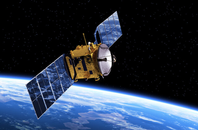 Ruská vojenská družica úmyselne manévrovala v tesnej blízkosti európskeho satelitu