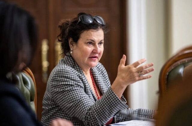 „Zostávame.“ Mathernová odmietla ruské hrozby