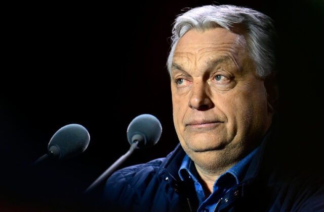 Orbán hovoril o rozdávaní tupých a ostrých nástrojov na odpor proti vláde