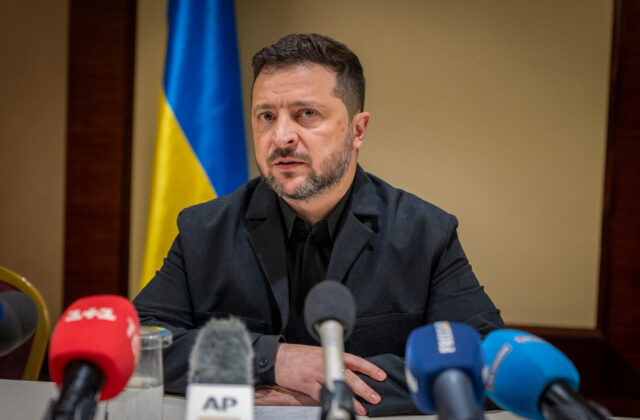 Zelenskyj: Ukrajina je pripravená zastaviť útoky na ruské ropné rafinérie