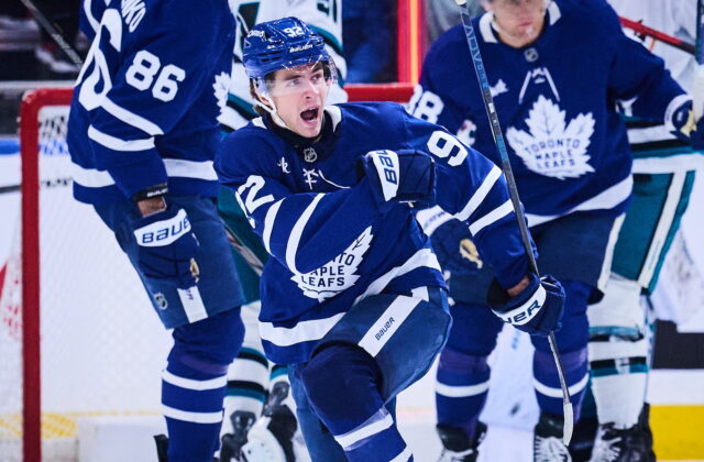 Osemnásťročný McKenna rozhodol zápas Toronta a napodobnil výkon spred 43 rokov