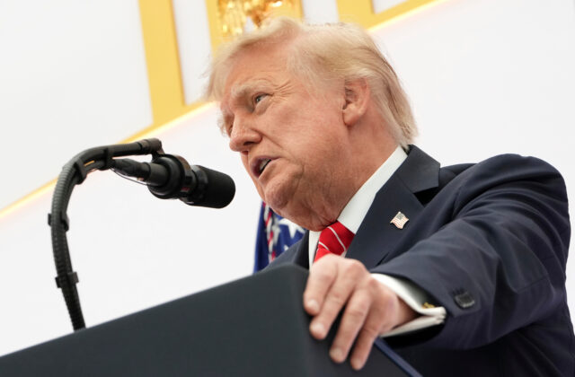 Trump pred voľbami neobnoví útoky na Irán. Čo bude potom