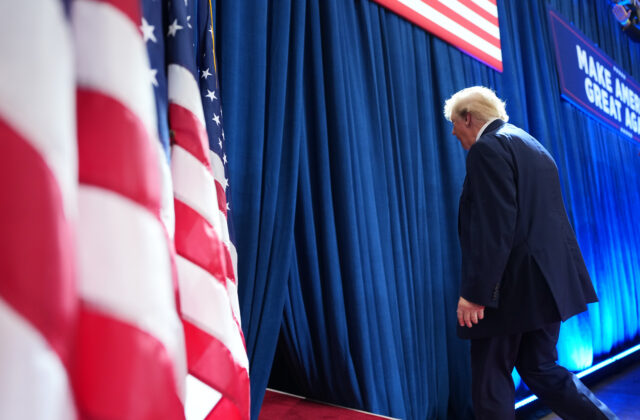 Európa nečaká zásadnú zmenu Trumpovej politiky ani po prípadnom víťazstve demokratov